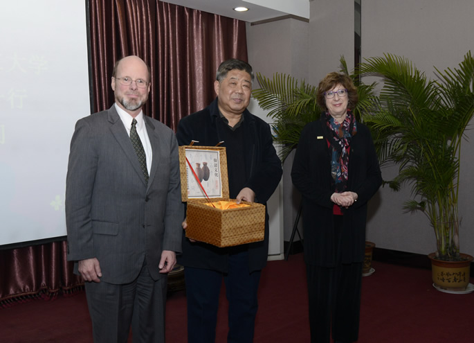 美国水牛城大学代表团一行莅临我院参观访问